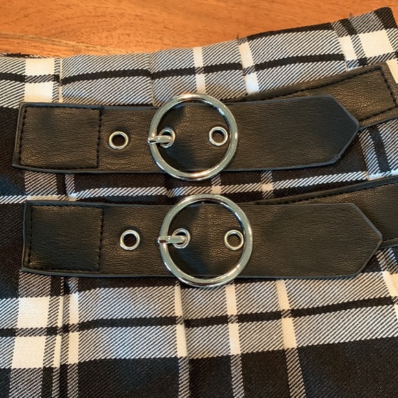 NWOT 90’s inspired Pleated Skirt - Picture 2 of 7